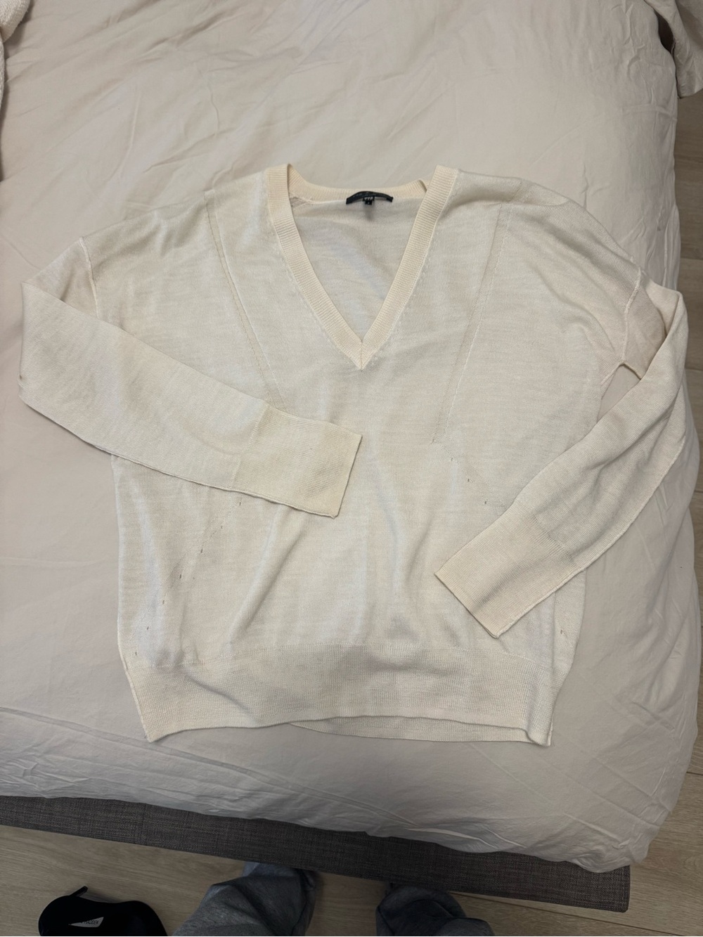 rag & bone women’s V-Neck Sweater in Cream